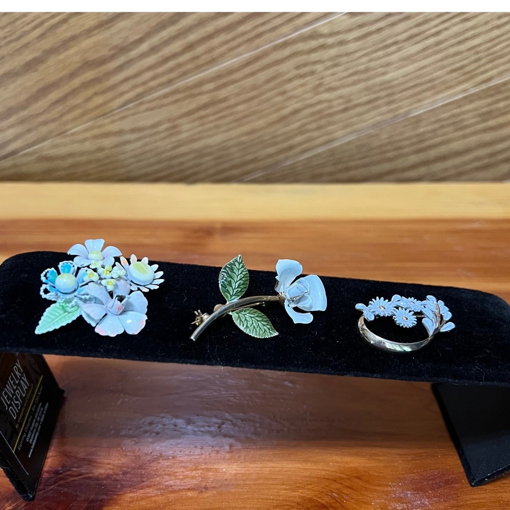 Vintage Lot 3 Floral Brooches Enamel Paint White‎ Pink Blue Fairy Whimsical